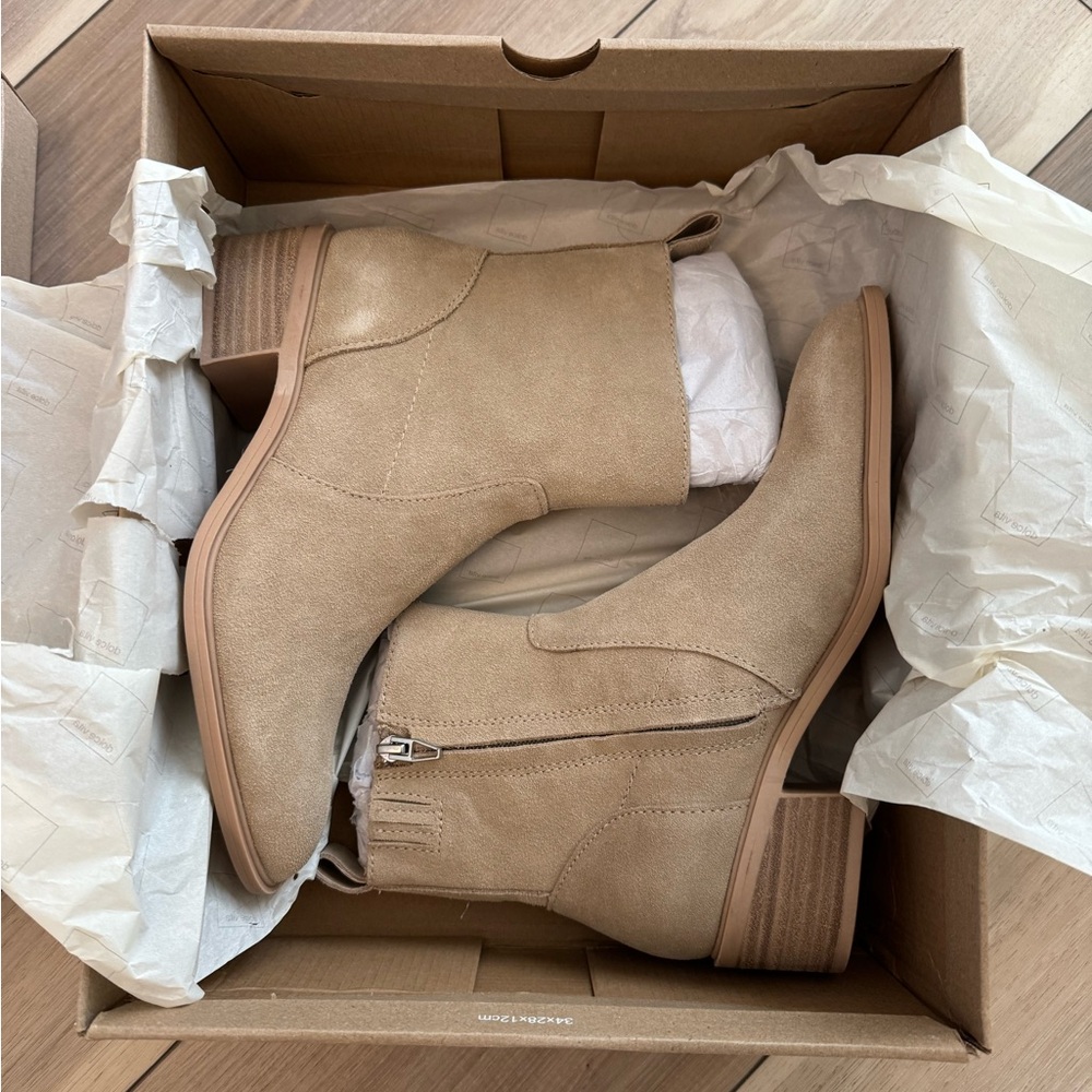 BRAND NEW Dolce Vita Booties